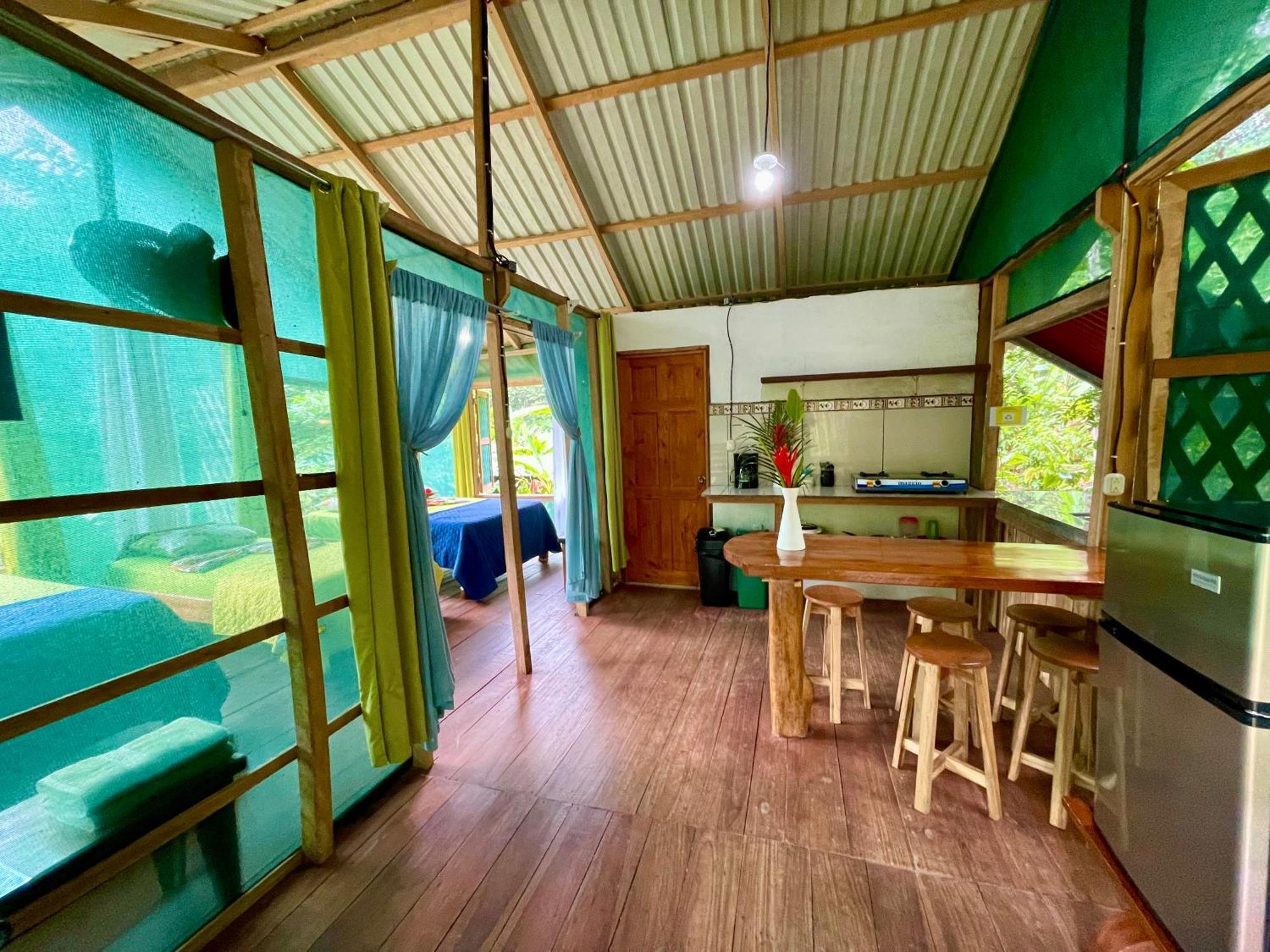 Alouatta Lodge And Canopy Cahuita Bagian luar foto